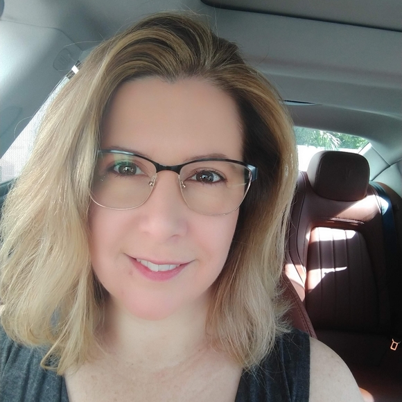 Meet your Posher, Lisa - Picture 2 of 2